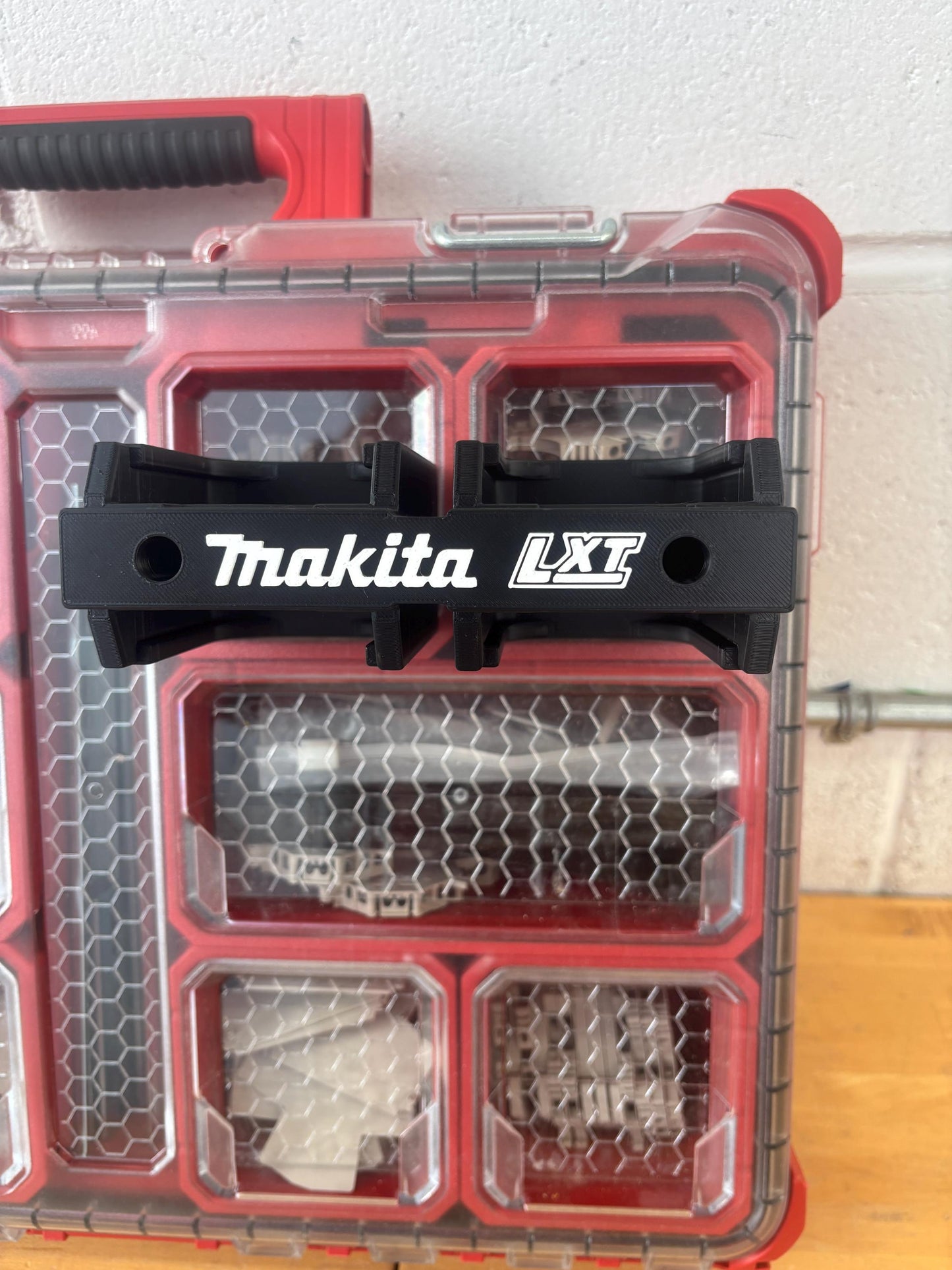 Wall Mount Holder for Makita 18V LXT Batteries – holds 4 Batteries, Optional Packout Mounting