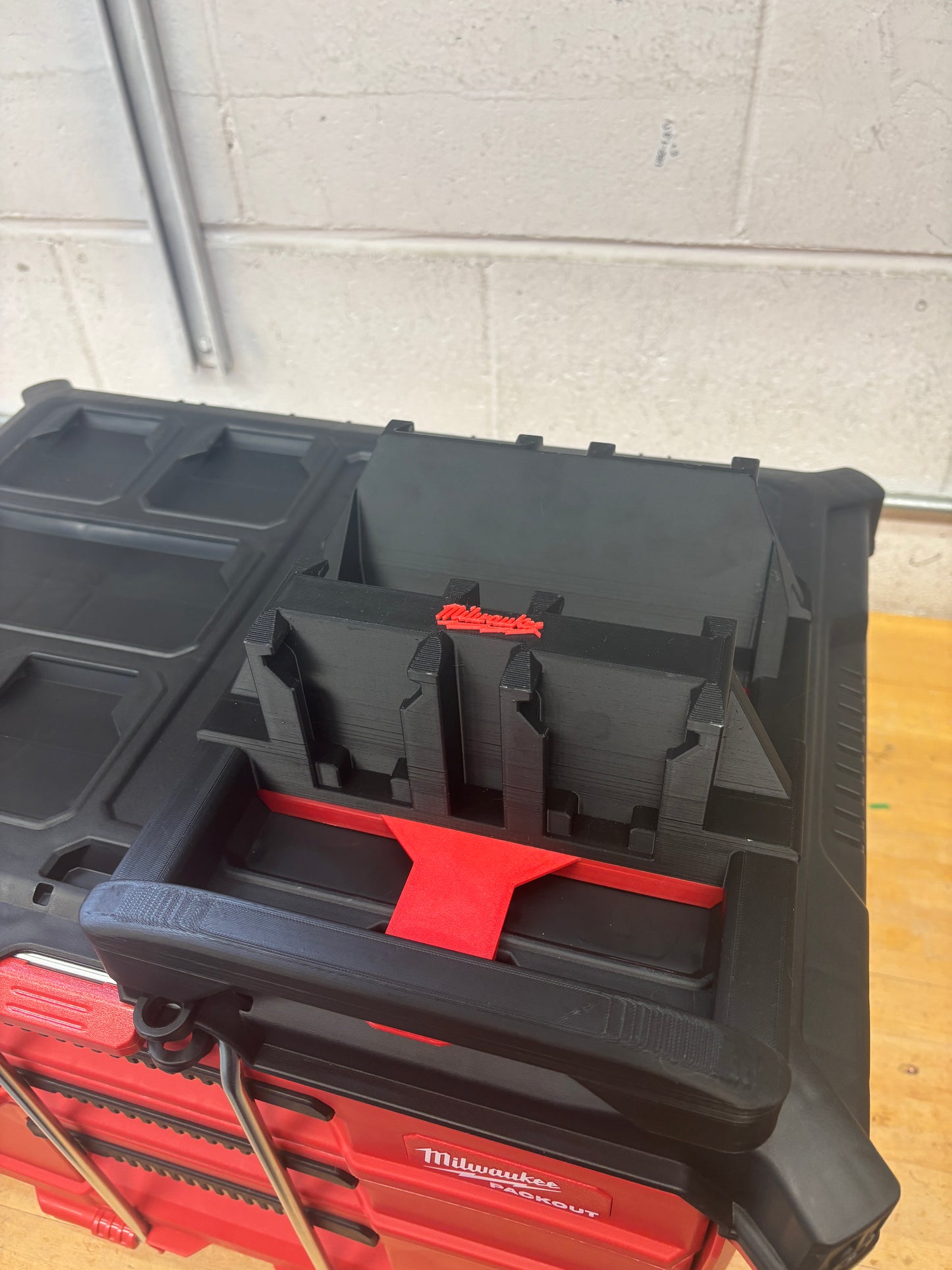 Milwaukee Packout Holder Carrier for Milwaukee M18 Batteries - holds 6 Batteries