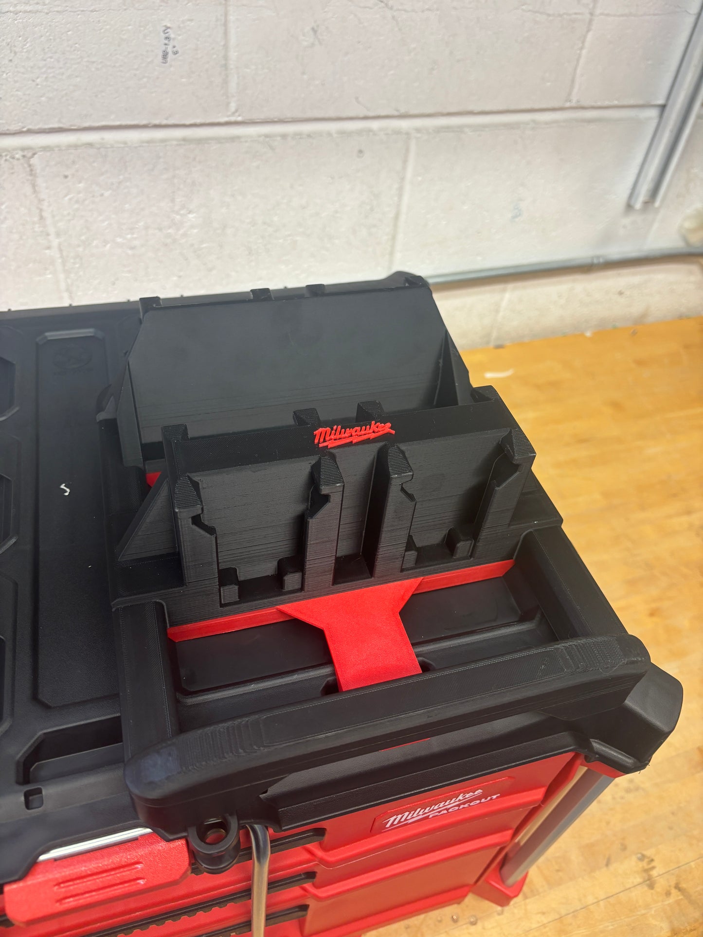 Milwaukee Packout Holder Carrier for Milwaukee M18 Batteries - holds 6 Batteries
