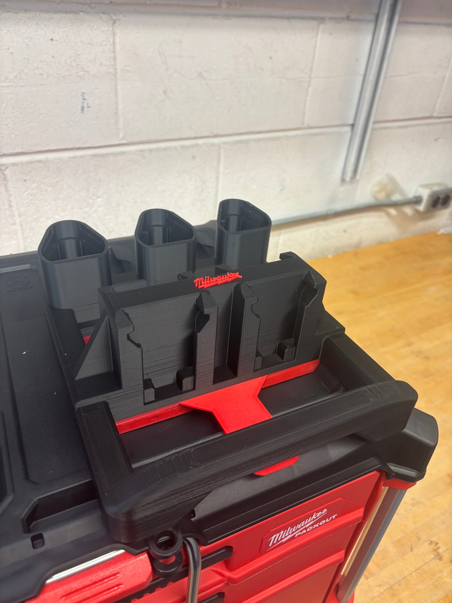 Milwaukee Packout Holder Carrier for Milwaukee M12 and M18 Batteries - holds 3xM12 and 4xM18 Batteries