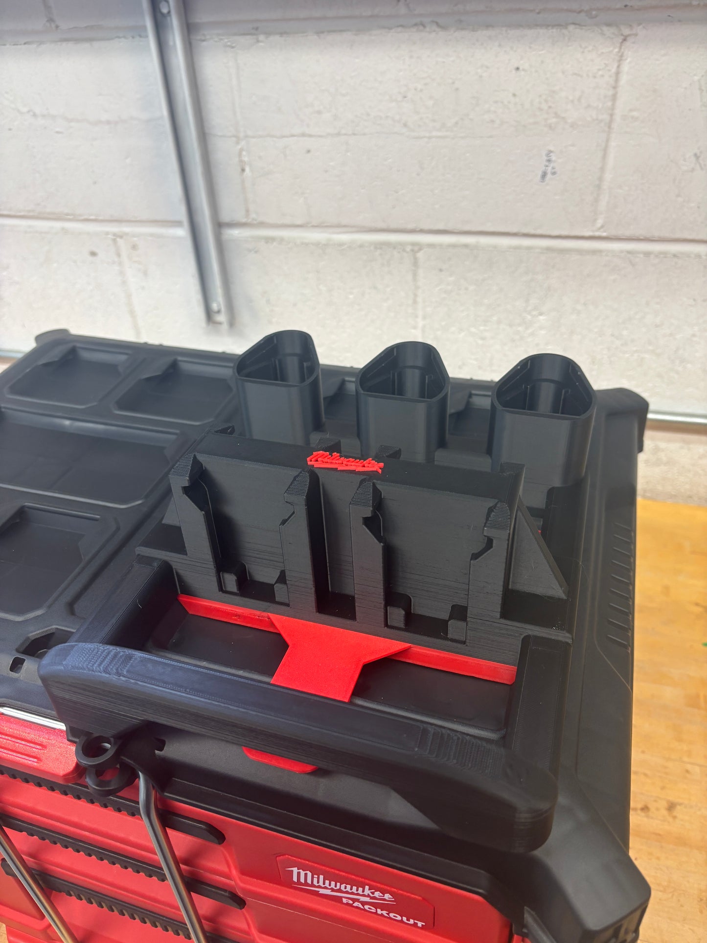 Milwaukee Packout Holder Carrier for Milwaukee M12 and M18 Batteries - holds 3xM12 and 4xM18 Batteries