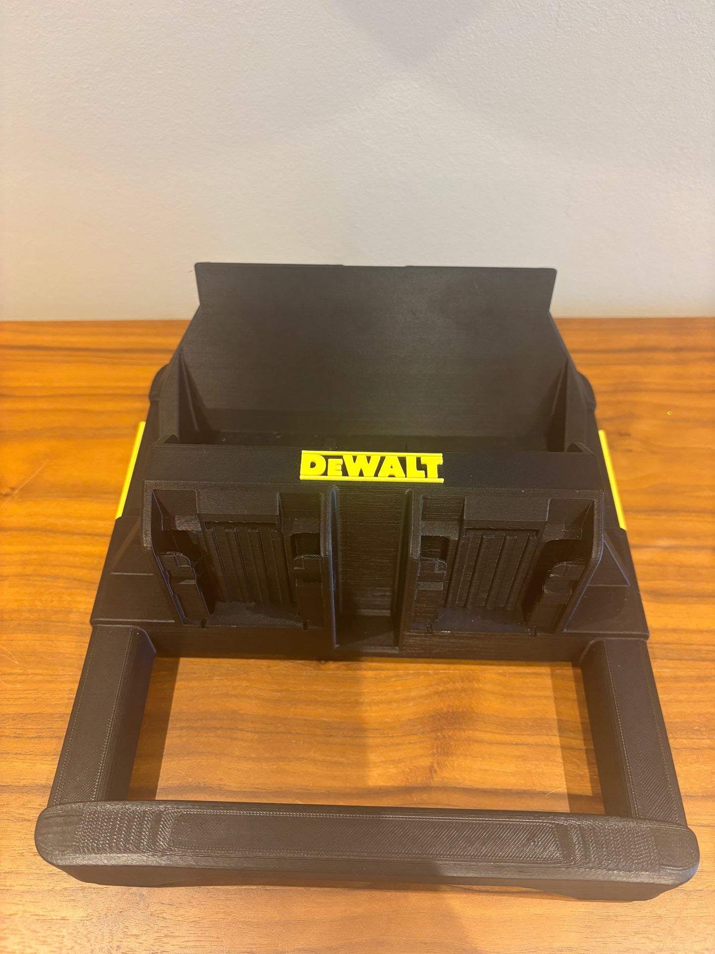 Support Milwaukee Packout « DeWaukee » pour batteries DeWalt 20 V/60 V et Milwaukee M18 – peut contenir 3 batteries DeWalt et 3 batteries Milwaukee M18