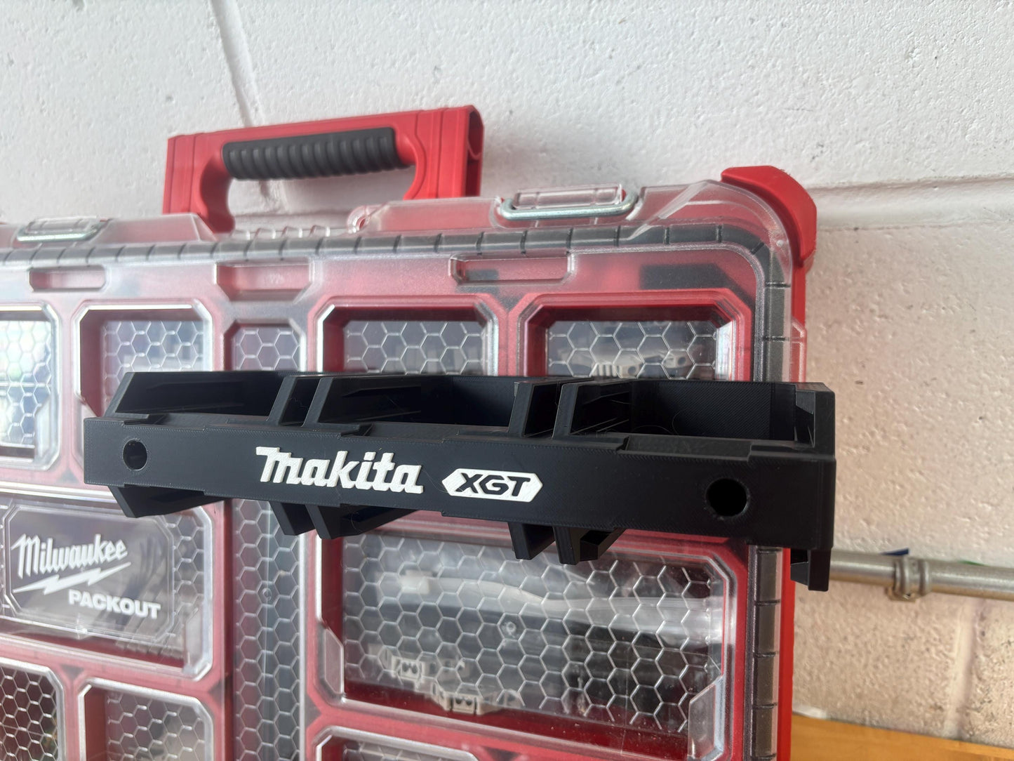Wall Mount Holder for Makita 40V XGT Batteries – holds 6 Batteries, Optional Packout Mounting