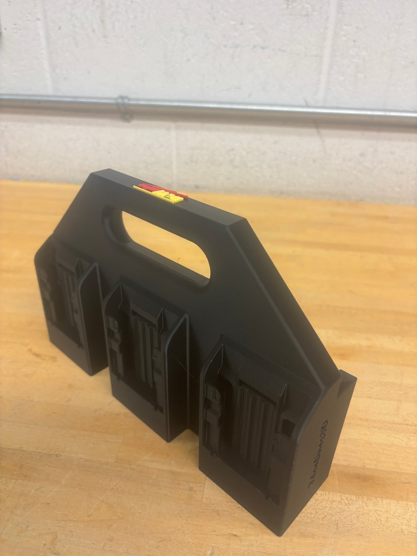 Battery Caddy "DeWaukee" for DeWalt 20V / 60V and Milwaukee M18 Batteries – holds 6 Batteries, Optional Milwaukee Packout Mounting