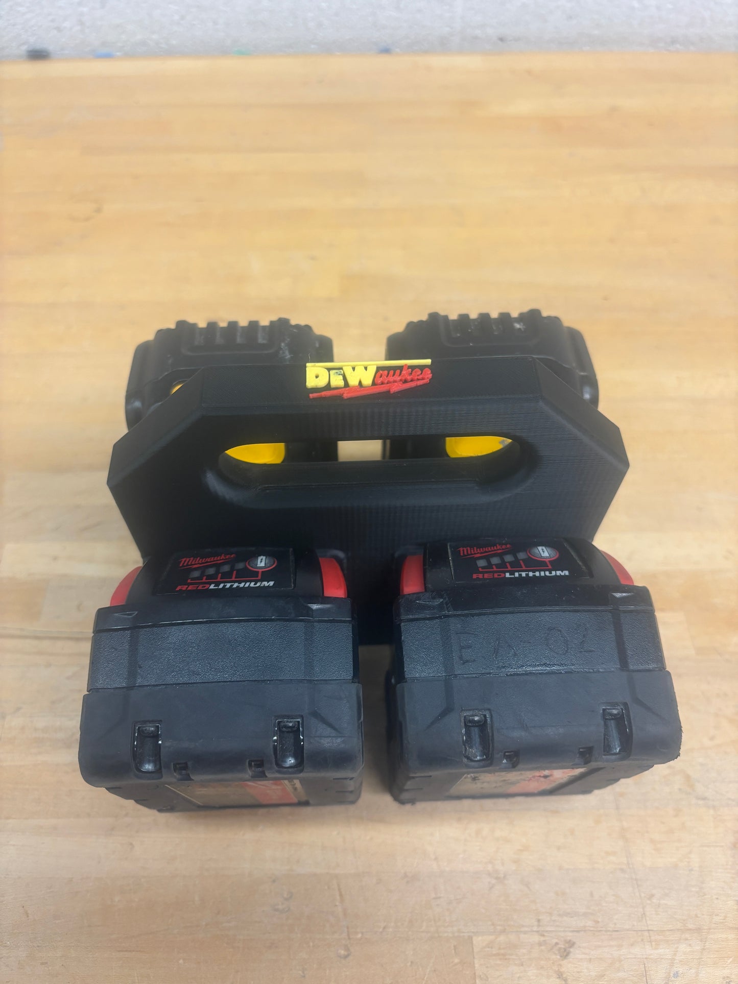 Battery Caddy "DeWaukee" for DeWalt 20V / 60V and Milwaukee M18 Batteries – holds 4 Batteries, Optional Milwaukee Packout Mounting