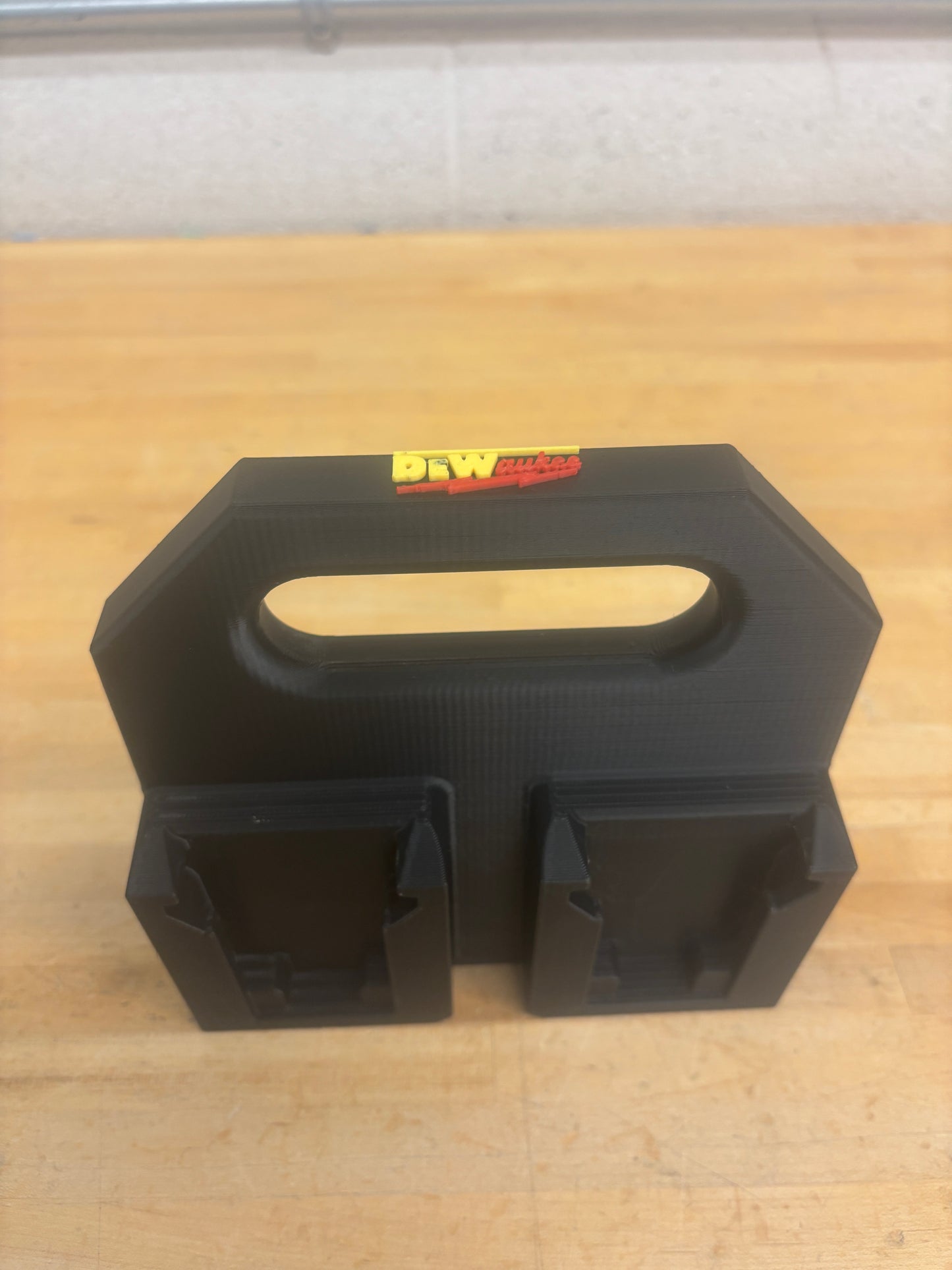Battery Caddy "DeWaukee" for DeWalt 20V / 60V and Milwaukee M18 Batteries – holds 4 Batteries, Optional Milwaukee Packout Mounting