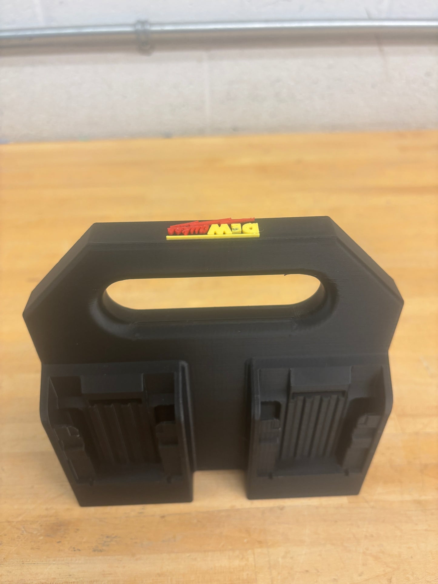 Battery Caddy "DeWaukee" for DeWalt 20V / 60V and Milwaukee M18 Batteries – holds 4 Batteries, Optional Milwaukee Packout Mounting