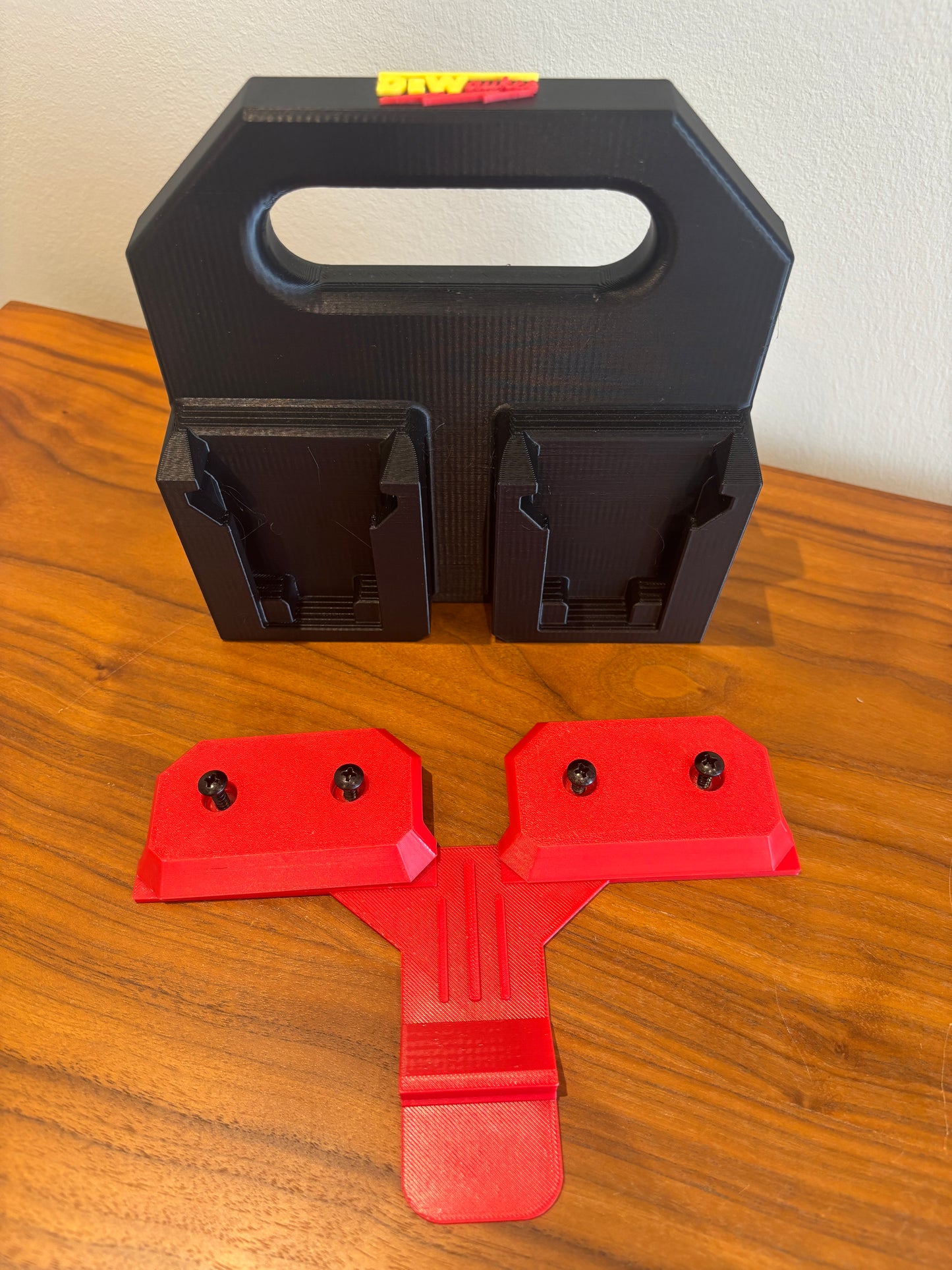 Battery Caddy "DeWaukee" for DeWalt 20V / 60V and Milwaukee M18 Batteries – holds 4 Batteries, Optional Milwaukee Packout Mounting