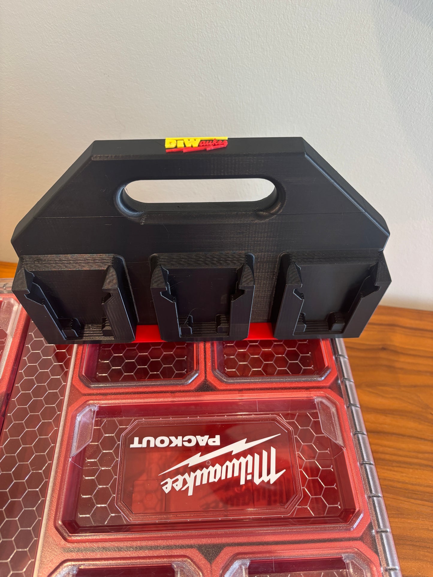Battery Caddy "DeWaukee" for DeWalt 20V / 60V and Milwaukee M18 Batteries – holds 6 Batteries, Optional Milwaukee Packout Mounting
