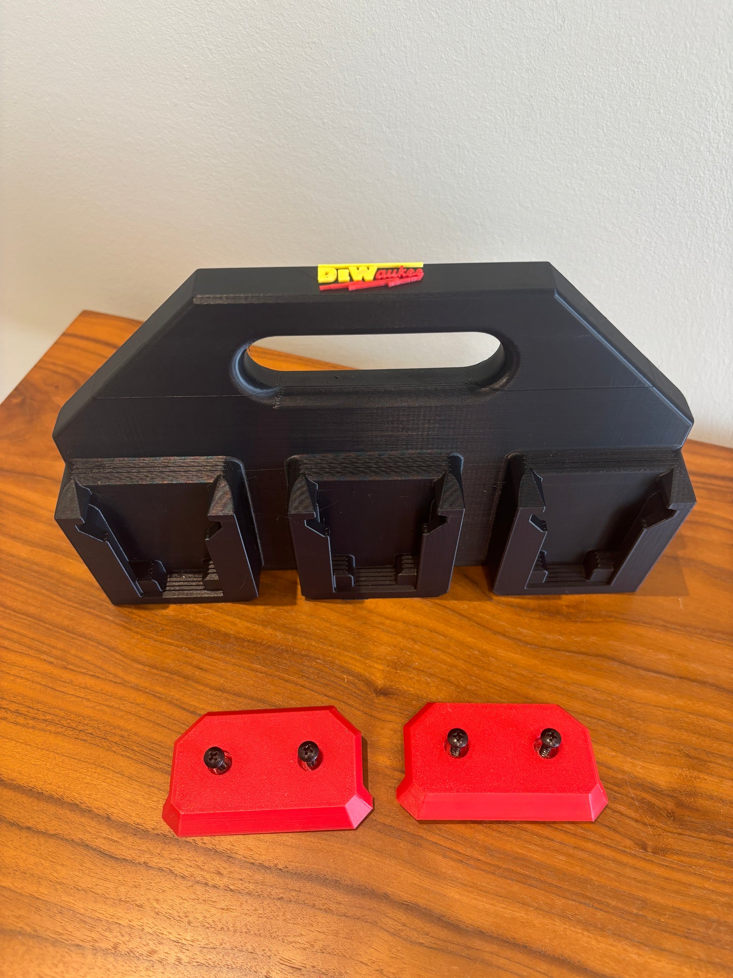 Battery Caddy "DeWaukee" for DeWalt 20V / 60V and Milwaukee M18 Batteries – holds 6 Batteries, Optional Milwaukee Packout Mounting