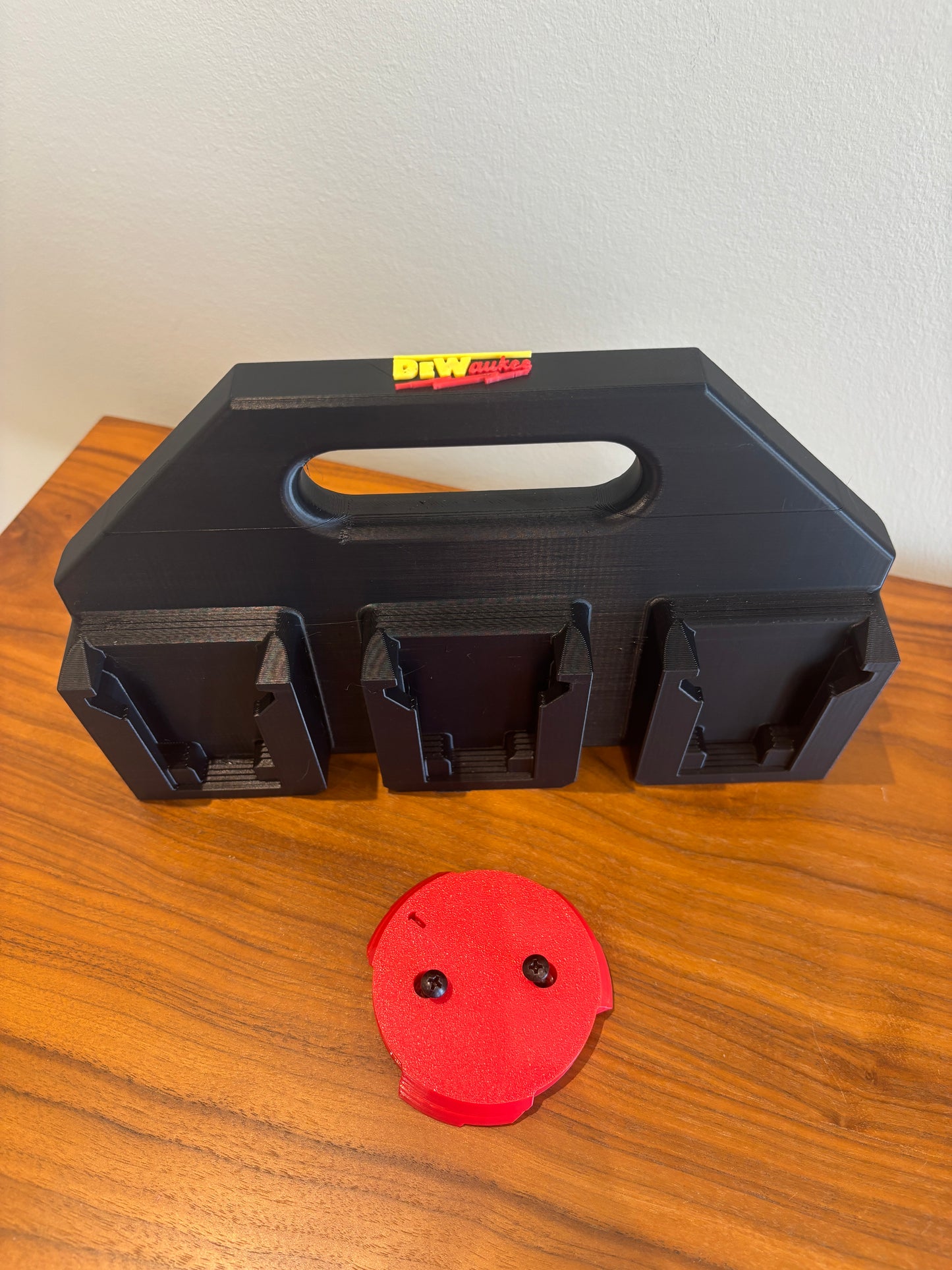Battery Caddy "DeWaukee" for DeWalt 20V / 60V and Milwaukee M18 Batteries – holds 6 Batteries, Optional Milwaukee Packout Mounting