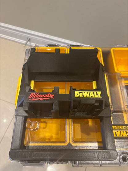 Support Milwaukee Packout « DeWaukee » pour batteries DeWalt 20 V/60 V et Milwaukee M18 – peut contenir 3 batteries DeWalt et 3 batteries Milwaukee M18