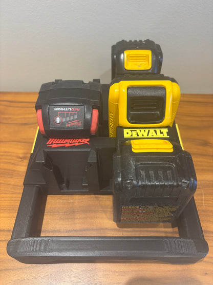 Support Milwaukee Packout « DeWaukee » pour batteries DeWalt 20 V/60 V et Milwaukee M18 – peut contenir 3 batteries DeWalt et 3 batteries Milwaukee M18